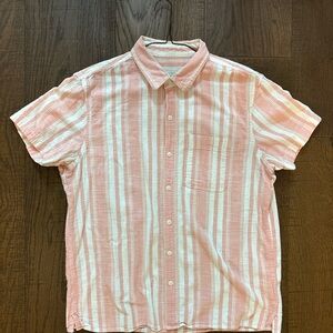 AE men’s pink&white striped button up.